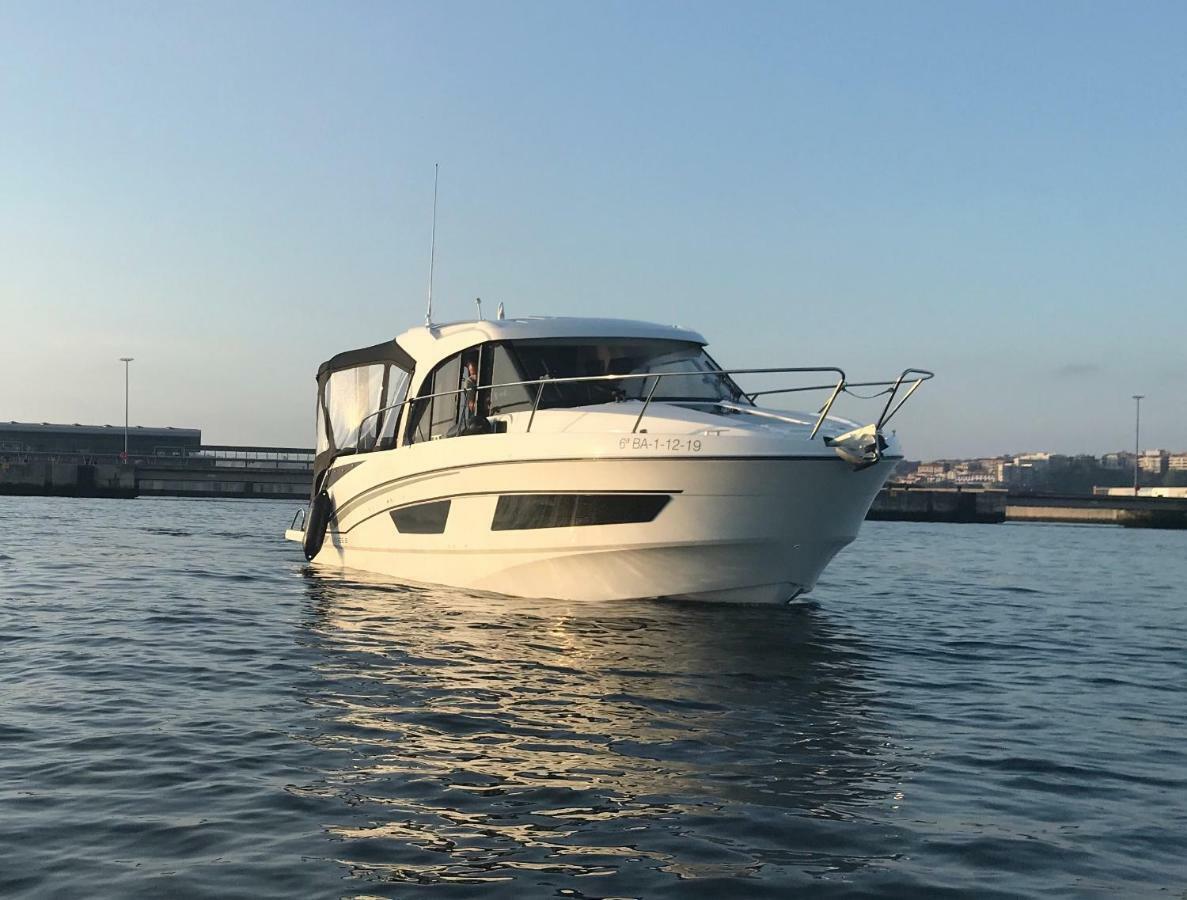 Yate De Lujo En Botel Getxo